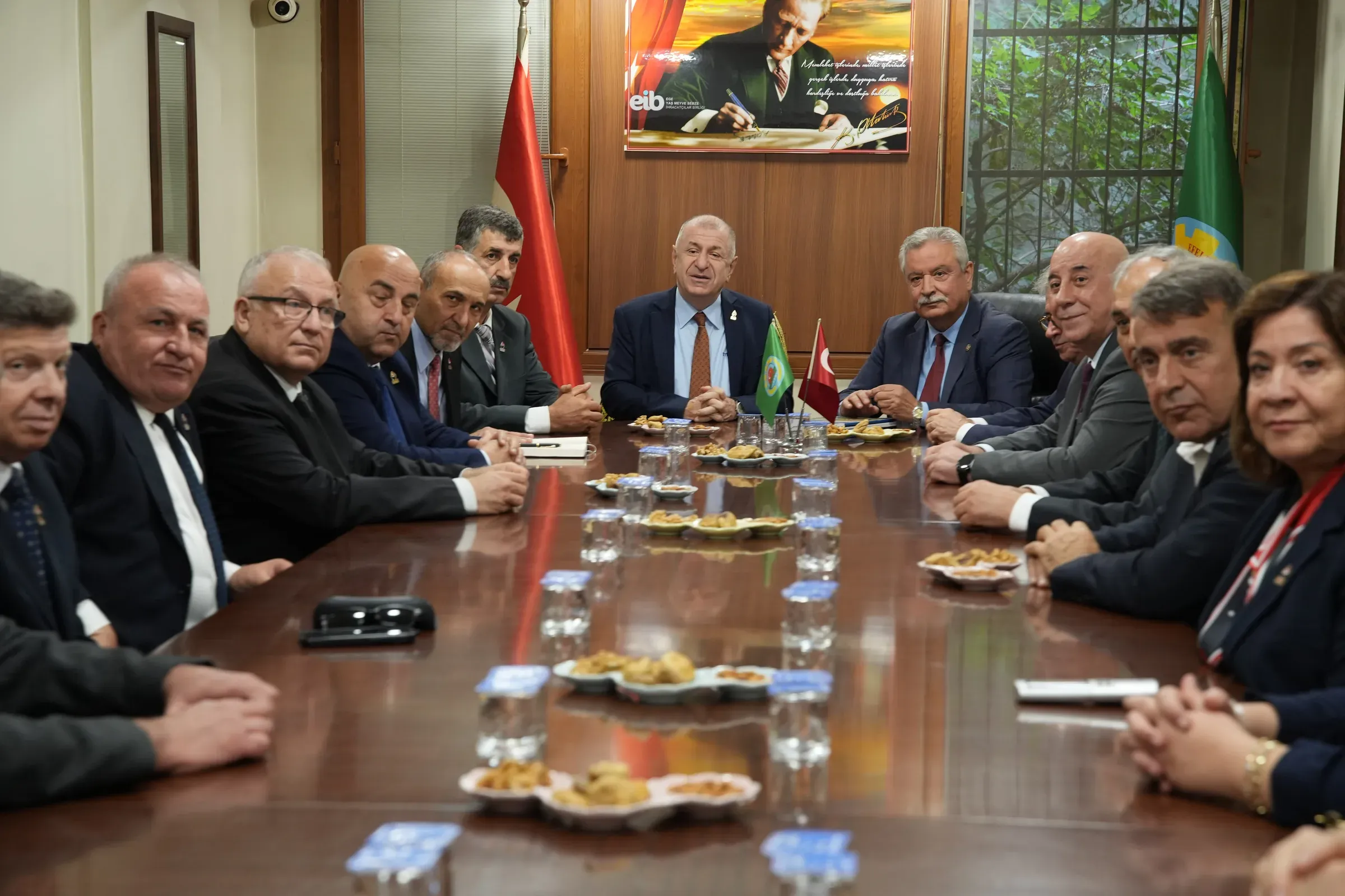 Ümit Özdağ Aydın Efeler Ziraat Odası’nı ziyaret etti
